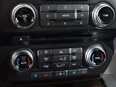 Used 2016 Ford F150 Platinum w/ Equipment Group 701A Luxury AWD/4WD image 27