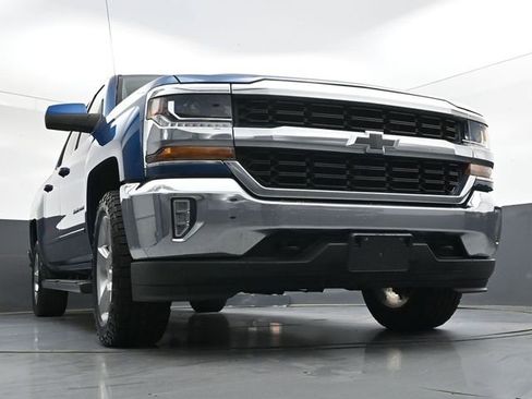 Used 2018 Chevrolet Silverado 1500 LT w/ All Star Edition image 37