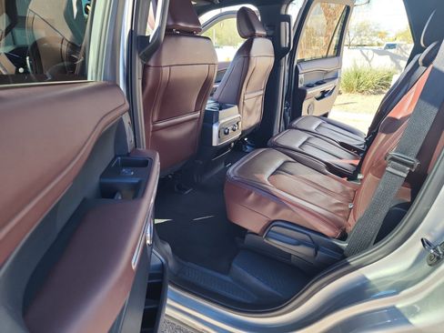 Used 2024 Ford Expedition Limited image 17