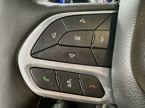 Used 2025 Chrysler Pacifica Select FWD image 24