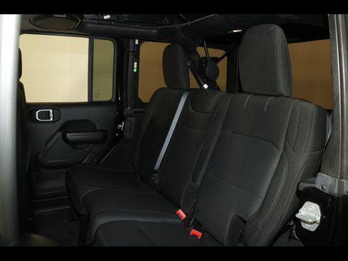 Used 2018 Jeep Wrangler Unlimited Sport S AWD/4WD image 24