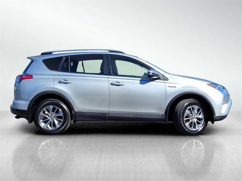Used 2018 Toyota RAV4 LE image 3