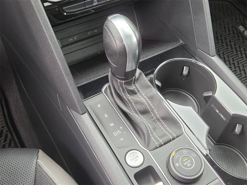 Used 2021 Volkswagen Atlas SEL Premium image 15