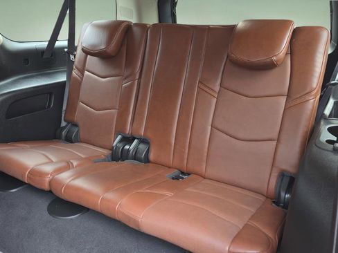 Used 2019 Cadillac Escalade ESV Premium Luxury image 17