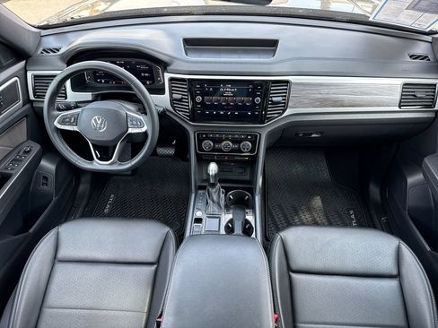 Used 2023 Volkswagen Atlas Cross Sport SE w/ Panoramic Sunroof Package FWD image 13