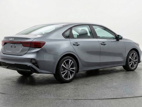 Used 2024 Kia Forte LXS FWD image 9