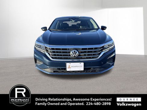Used 2020 Volkswagen Passat 2.0T SEL image 3