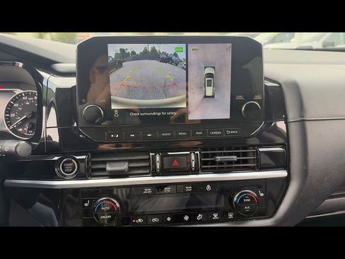 Used 2022 Nissan Pathfinder SL FWD image 10