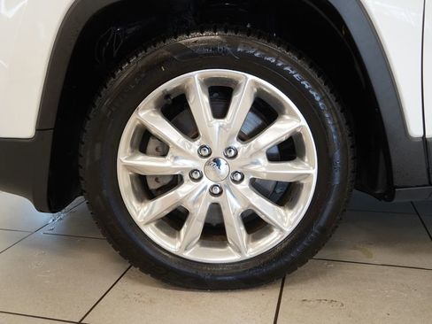 Used 2017 Jeep Cherokee Limited FWD image 16