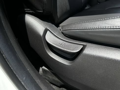 Used 2023 Kia Carnival LX FWD image 30