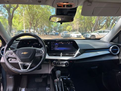 Used 2025 Chevrolet Trax LT w/ LT Convenience Package image 29