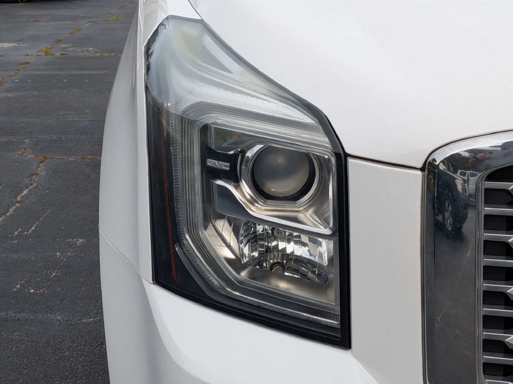 Used 2019 GMC Yukon XL Denali w/ Enhanced Security Package RWD image 10