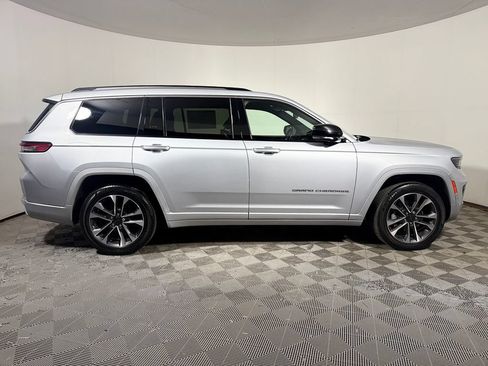Used 2022 Jeep Grand Cherokee L Overland w/ Luxury Tech Group IV AWD/4WD image 8