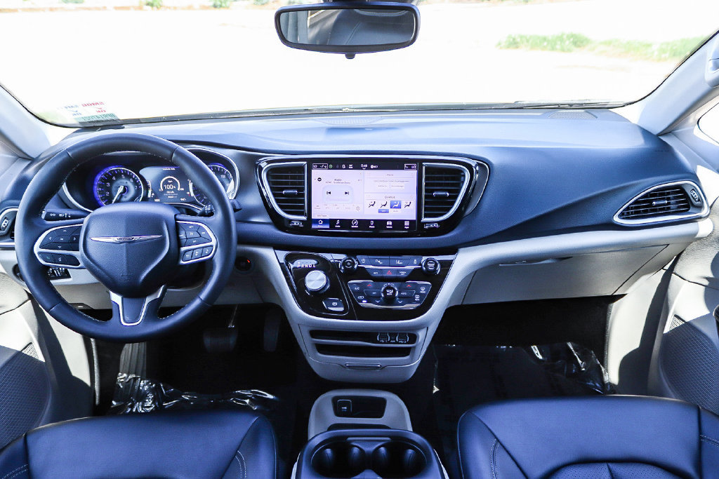 Used 2024 Chrysler Pacifica Touring-L FWD image 14