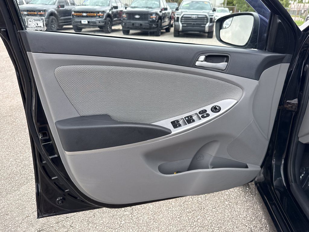 Used 2014 Hyundai Accent GS FWD image 12
