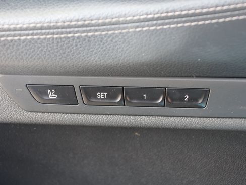 Used 2022 BMW 740i w/ M Sport Package RWD image 14