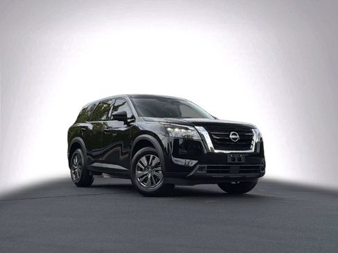 Used 2025 Nissan Pathfinder S AWD/4WD image 2