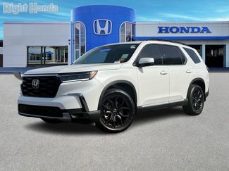 Used 2025 Honda Pilot Touring video 2