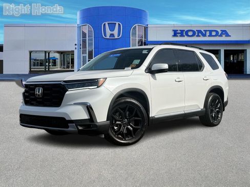 Used 2025 Honda Pilot Touring image 2