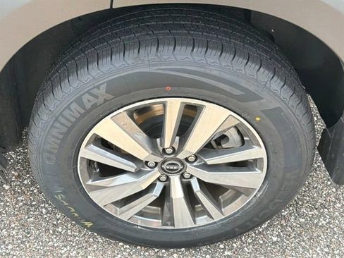 Used 2023 Nissan Pathfinder SL AWD/4WD image 15