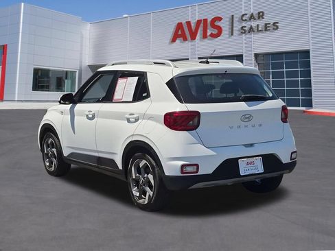 Used 2025 Hyundai Venue SEL FWD image 9