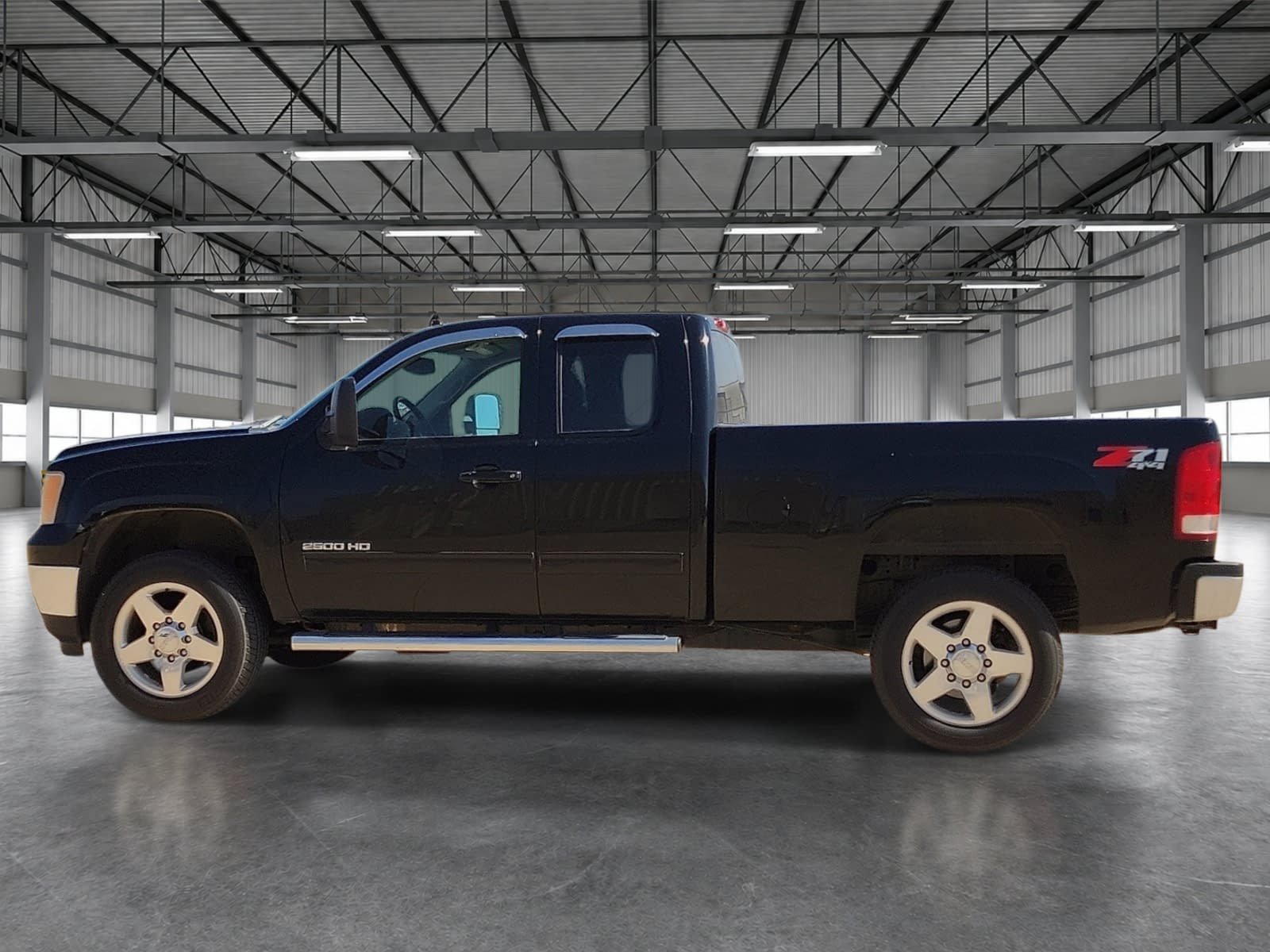 Used 2013 GMC Sierra 2500 SLT w/ SLT Convenience Package AWD/4WD image 2