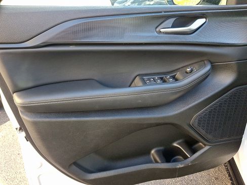 Certified 2024 Jeep Grand Cherokee Altitude image 12