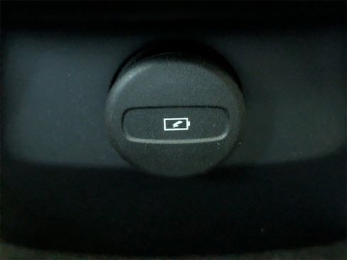 Used 2023 Volvo XC60 B5 Ultimate w/ Climate Package image 17