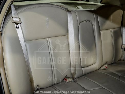 Used 2010 Lincoln Town Car Signature Limited image 85