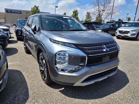 Used 2024 Mitsubishi Outlander SE AWD/4WD image 19