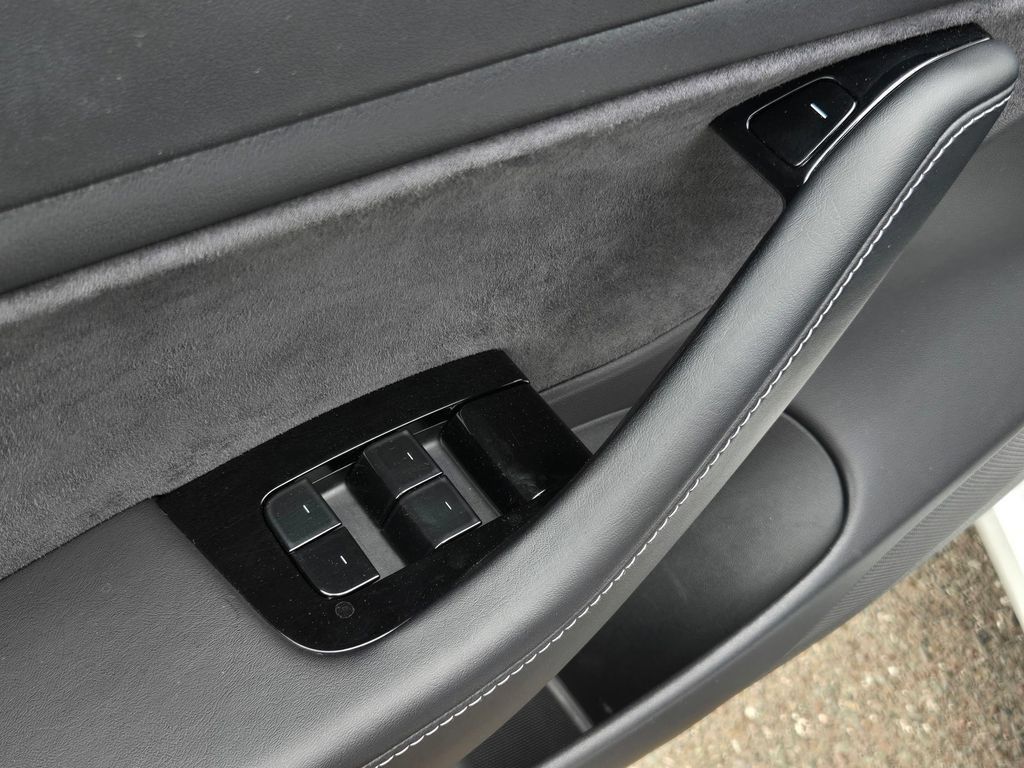 Used 2018 Tesla Model 3 Long Range RWD image 12