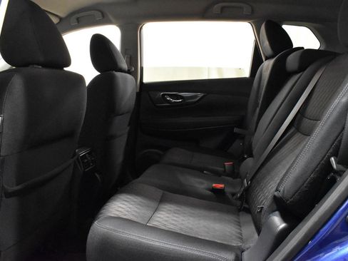 Used 2019 Nissan Rogue S image 4