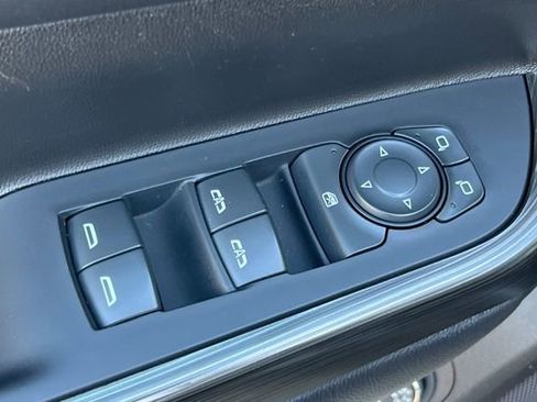 Used 2023 GMC Acadia SLT image 12