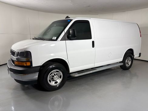 Used 2022 Chevrolet Express 2500 w/ Driver Convenience Package image 6