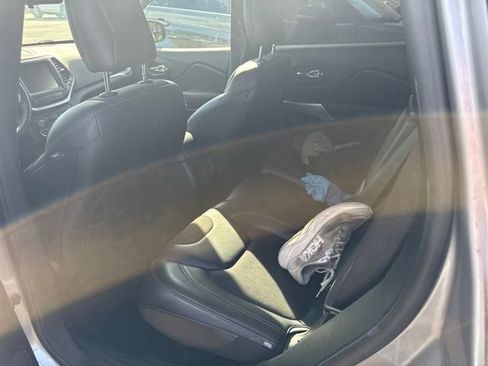 Used 2018 Jeep Cherokee Latitude Plus FWD image 24