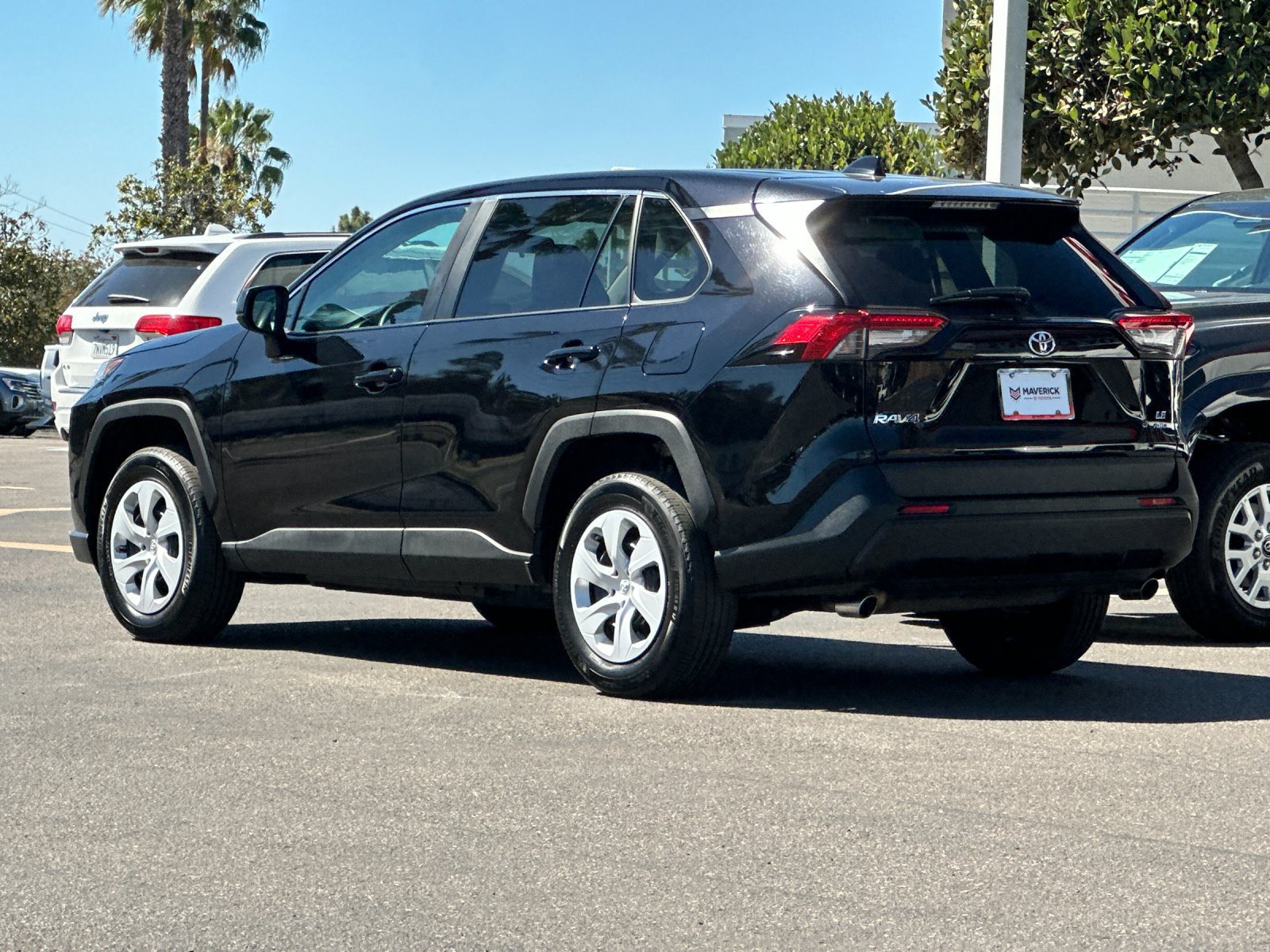 Used 2025 Toyota RAV4 LE AWD/4WD image 3