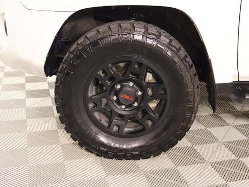 Used 2023 Toyota 4Runner SR5 AWD/4WD image 17