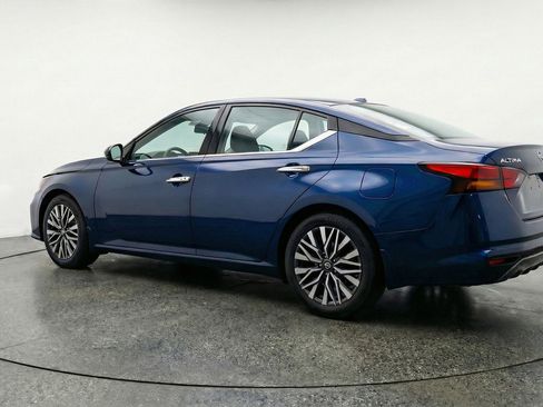 Used 2025 Nissan Altima 2.5 SV FWD image 6