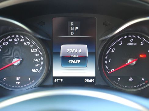Used 2018 Mercedes-Benz GLC 300 4MATIC image 9