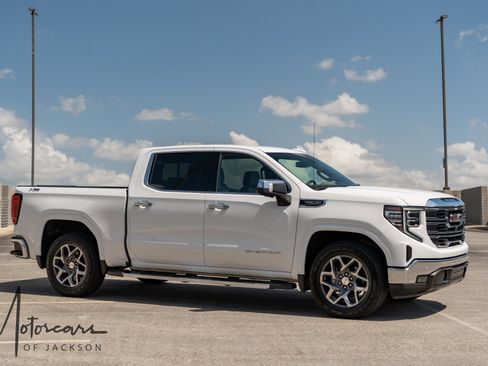 Used 2022 GMC Sierra 1500 SLT w/ SLT Premium Plus Package AWD/4WD image 38