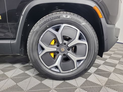 Used 2024 Rivian R1S Adventure AWD/4WD image 11