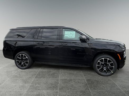 New 2026 Chevrolet Suburban RST w/ RST Capability Package AWD/4WD image 6