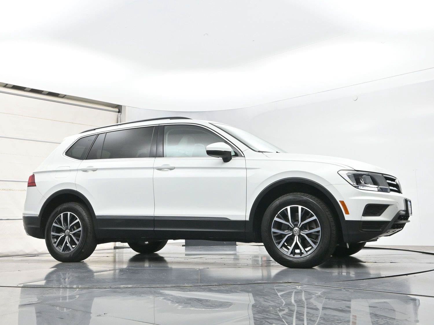 Used 2020 Volkswagen Tiguan SE w/ Panoramic Sunroof Package AWD/4WD image 26