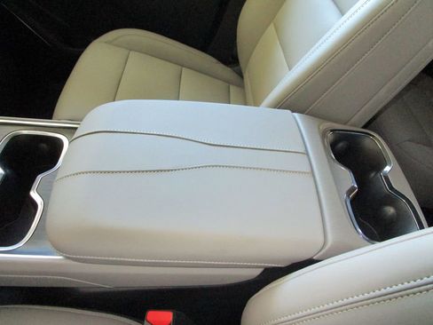 New 2026 GMC Acadia Elevation image 39