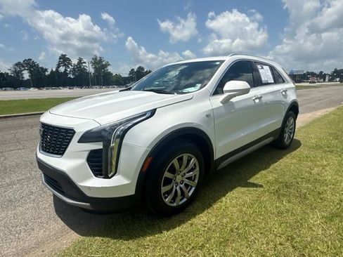 Used 2019 Cadillac XT4 Premium Luxury w/ Cold Weather Package FWD image 4