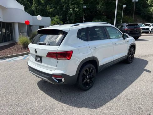 Used 2022 Volkswagen Taos SE FWD image 3