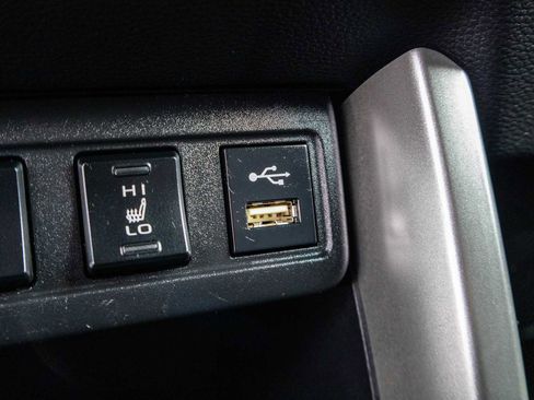 Certified 2022 Toyota Corolla Cross XLE image 27