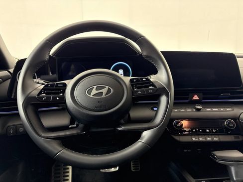 Certified 2025 Hyundai Elantra SEL FWD image 20