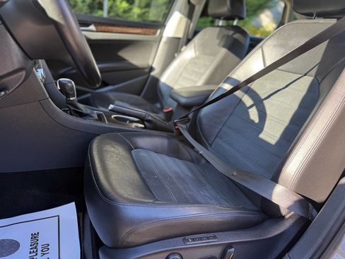 Used 2015 Volkswagen Passat TDI SEL Premium image 24
