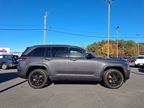 Used 2023 Jeep Grand Cherokee Altitude image 32